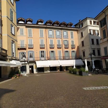 Appartamento Le Rondini Nel Centro Di 인트라 외부 사진